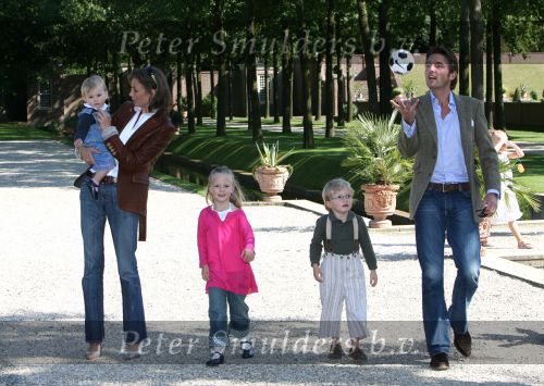 Apeldoorn, 9 September 2006
Fotosessie bij Kasteel \'t Loo met Prins Maurits en Prinses Marilene met hun kinderen Prinses Anna, Prins Lucas en Prinses Felicia.