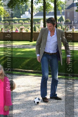 Apeldoorn, 9 September 2006
Fotosessie bij Kasteel \'t Loo met Prins Maurits voetballend