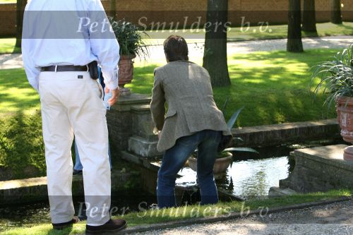 Apeldoorn, 9 September 2006
Fotosessie bij Kasteel \'t Loo met Prins Maurits voetballend met zijn zoontje Prins Lucas gaat de bal de sloot in