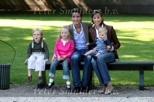 Apeldoorn, 9 September 2006
Fotosessie bij Kasteel \'t Loo met Prins Maurits en Prinses Marilene met hun kinderen Prinses Anna, Prins Lucas en Prinses Felicia.