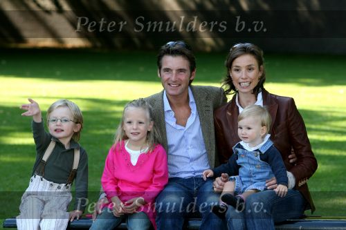 Apeldoorn, 9 September 2006
Fotosessie bij Kasteel \'t Loo met Prins Maurits en Prinses Marilene met hun kinderen Prinses Anna, Prins Lucas en Prinses Felicia.
