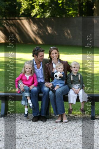 Apeldoorn, 9 September 2006
Fotosessie bij Kasteel \'t Loo met Prins Maurits en Prinses Marilene met hun kinderen Prinses Anna, Prins Lucas en Prinses Felicia.