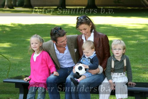 Apeldoorn, 9 September 2006
Fotosessie bij Kasteel \'t Loo met Prins Maurits en Prinses Marilene met hun kinderen Prinses Anna, Prins Lucas en Prinses Felicia.