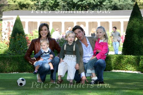 Apeldoorn, 9 September 2006
Fotosessie bij Kasteel \'t Loo met Prins Maurits en Prinses Marilene met hun kinderen Prinses Anna, Prins Lucas en Prinses Felicia.