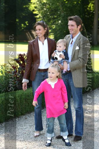 Apeldoorn, 9 September 2006
Fotosessie bij Kasteel \'t Loo met Prins Maurits en Prinses Marilene met hun kinderen Prinses Anna, Prins Lucas en Prinses Felicia.
