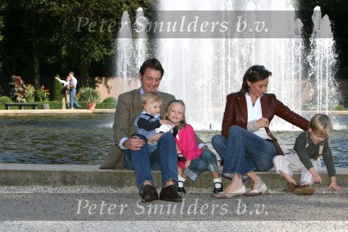 Apeldoorn, 9 September 2006
Fotosessie bij Kasteel \'t Loo met Prins Maurits en Prinses Marilene met hun kinderen Prinses Anna, Prins Lucas en Prinses Felicia.