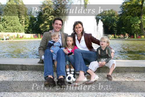 Apeldoorn, 9 September 2006
Fotosessie bij Kasteel \'t Loo met Prins Maurits en Prinses Marilene met hun kinderen Prinses Anna, Prins Lucas en Prinses Felicia.