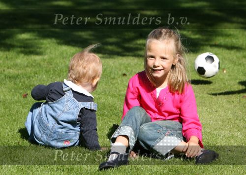 Apeldoorn, 9 September 2006
Fotosessie bij Kasteel \'t Loo 
Prinses Anna met haar zusje Prinses Felicia