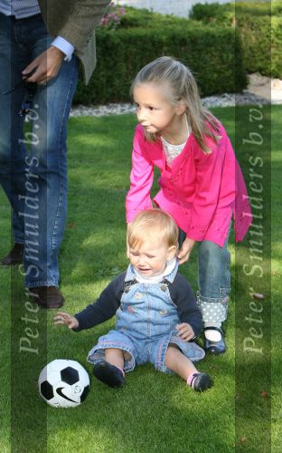 Apeldoorn, 9 September 2006
Fotosessie bij Kasteel \'t Loo 
Prinses Anna met zusje Prinses Felicia