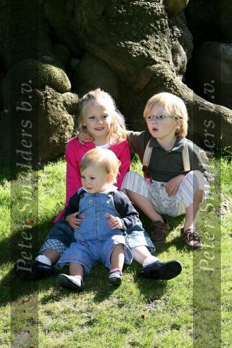 Apeldoorn, 9 September 2006
Fotosessie bij Kasteel \'t Loo 
Prinses Anna met haar broertje Prins Lucas en zusje Prinses Felicia