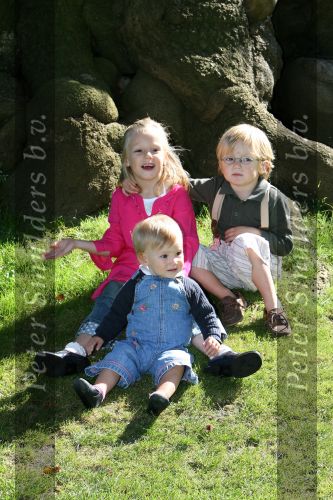 Apeldoorn, 9 September 2006
Fotosessie bij Kasteel \'t Loo 
Prinses Anna met haar broertje Prins Lucas en zusje Prinses Felicia