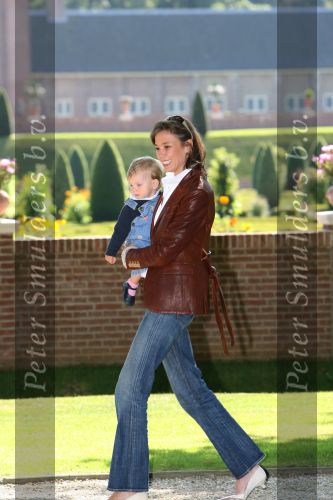 Apeldoorn, 9 September 2006
Fotosessie bij Kasteel \'t Loo Prinses Marilene met haar dochter Prinses Felicia.