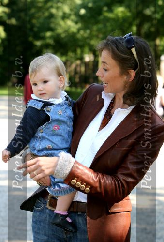 Apeldoorn, 9 September 2006
Fotosessie bij Kasteel \'t Loo Prinses Marilene met haar dochter Prinses Felicia.