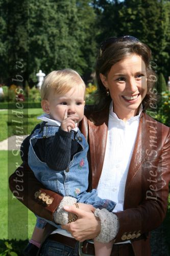 Apeldoorn, 9 September 2006
Fotosessie bij Kasteel \'t Loo Prinses Marilene met haar dochter Prinses Felicia.