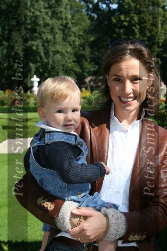 Apeldoorn, 9 September 2006
Fotosessie bij Kasteel \'t Loo Prinses Marilene met haar dochter Prinses Felicia.