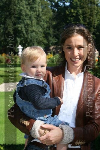 Apeldoorn, 9 September 2006
Fotosessie bij Kasteel \'t Loo Prinses Marilene met haar dochter Prinses Felicia.