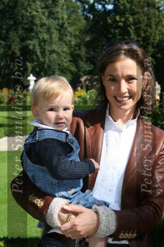 Apeldoorn, 9 September 2006
Fotosessie bij Kasteel \'t Loo Prinses Marilene met haar dochter Prinses Felicia.