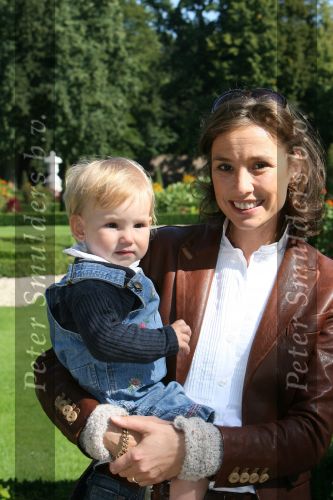Apeldoorn, 9 September 2006
Fotosessie bij Kasteel \'t Loo Prinses Marilene met haar dochter Prinses Felicia.