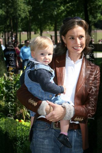 Apeldoorn, 9 September 2006
Fotosessie bij Kasteel \'t Loo Prinses Marilene met haar dochter Prinses Felicia.
