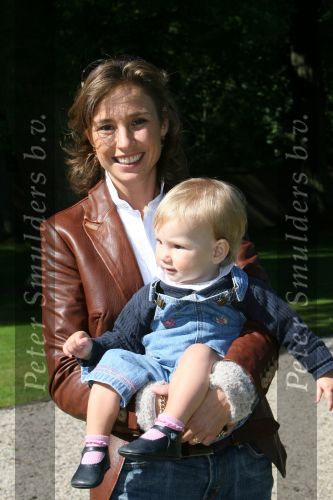 Apeldoorn, 9 September 2006
Fotosessie bij Kasteel \'t Loo Prinses Marilene met haar dochter Prinses Felicia.