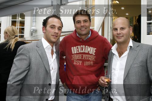 Amsterdam 2 september 2006
Ossehaasparty georganiseerd door Ralph de Vries en Reinout...
Ralph met Reinout en Reinout Oerlemans.