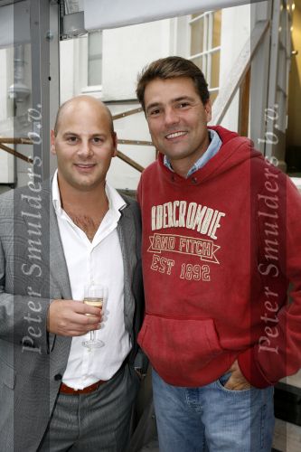 Amsterdam 2 september 2006
Ossehaasparty georganiseerd door Ralph de Vries en Reinout...
 Reinout en Reinout Oerlemans.