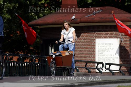 Amsterdam 26 augustus 2006
Reinout Oerlemans en Danielle Overgaag op de fiets met Thijmen Fiene Benjamin en hun hond.