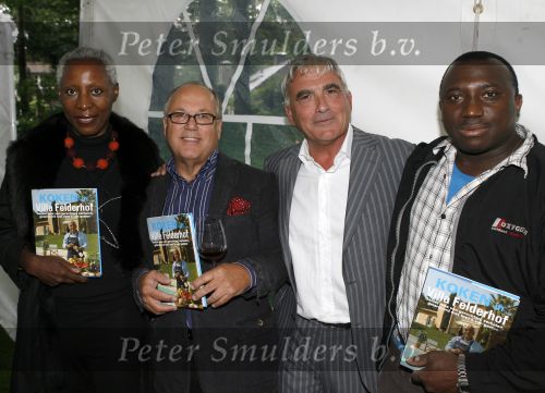 Hilversum 29 augustus 2006
Presentatie kookboek Rik Felderhof.
Rik Felderhof met  Joop Braakhekke zijn kokkin en gids in suriname