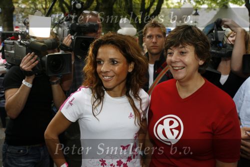 Den Bosch 17 september 2006
Fietsen voor Pink Ribbon met Leontien Zijlaard v Moorsel.
Rita Verdonk