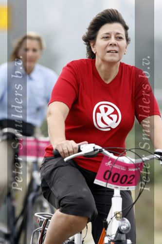 Den Bosch 17 september 2006
Fietsen voor Pink Ribbon met Leontien Zijlaard v Moorsel.
Rita Verdonk