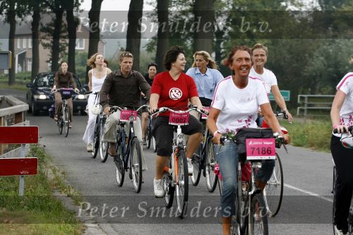 Den Bosch 17 september 2006
Fietsen voor Pink Ribbon met Leontien Zijlaard v Moorsel.
Rita Verdonk