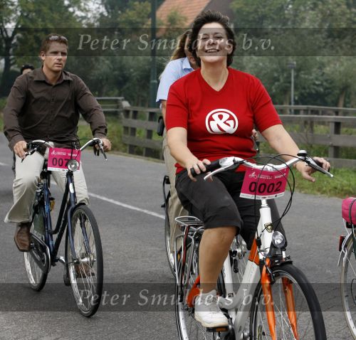 Den Bosch 17 september 2006
Fietsen voor Pink Ribbon met Leontien Zijlaard v Moorsel.
Rita Verdonk
