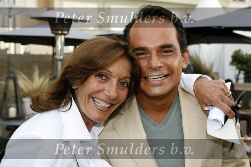 Noordwijk 26 augustus 2006
Presentatie blad JFK in huis ter Duin.
Robert Halewijn m et moeder Dani Bles