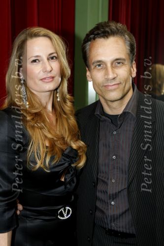 Amsterdam 28 augustus 2006
Modeshow Ronald Kolk in krasnapolsky.
Robert Schoemacher met zijn vriendin Claudia v Zweden