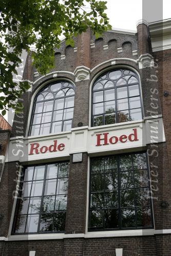 Amsterdam 2 september 2006
Tjeerd Oosterhuis en Edsilia Rombley trouwen in de Rode hoed.
Rode hoed