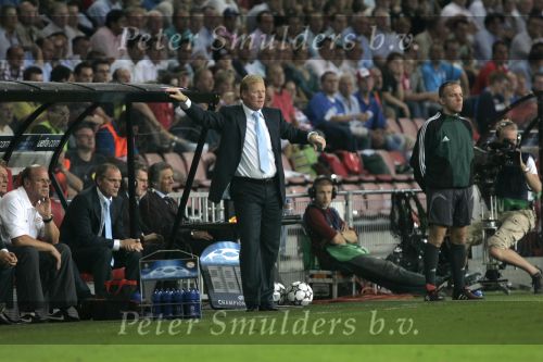 Eindhoven, 12 September 2006 Eerste wedstrijd ChampionsLeague Seizoen 2006/2007 eindstand 0-0
PSV-trainer Ronald Koeman voor de spelersbank