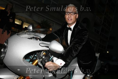 Noordwijk 26 augustus 2006
Presentatie blad JFK in huis ter Duin.
Rudolf v Veen op motor