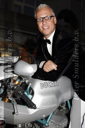 Noordwijk 26 augustus 2006
Presentatie blad JFK in huis ter Duin.
Rudolf v Veen op motor