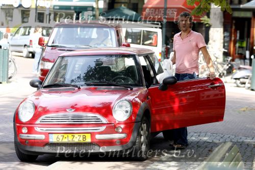 Amsterdam 14 september 2006
Ruud de Wild met de mini cooper van Kim Berkt (zijn side kick)