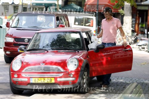 Amsterdam 14 september 2006
Ruud de Wild met de mini cooper van Kim Berkt (zijn side kick)