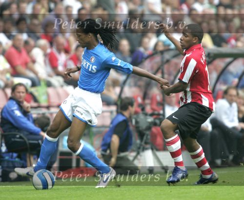 Eindhoven, 17 September 2006
Kompetitiewedstrijd PSV-Feyenoord, eindstand 2-1
Serginho Green in duel met Jefferson Farfan