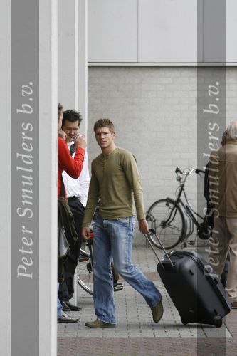 Eindhoven, 4 September 2006
Philips Stadion, bijeenkomst eerste training Nederlands elftal voor de wedstrijd tegen Wit Rusland.
Stijn Schaars bij aankomst met zijn partner