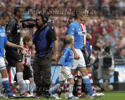 Eindhoven, 17 September 2006
Kompetitiewedstrijd PSV-Feyenoord, eindstand 2-1
Feyenoord-aanvoerder Theo Lucius samen met zijn oud ploeggenoot Timmy Simons