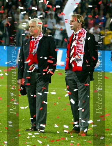 Eindhoven, 23 April 2005 Kampioenswedstrijd PSV-Vitesse, eindstand 3-0
PSV Landskampioen 2004/2005
Tjaarda Weber en Stan Valkx