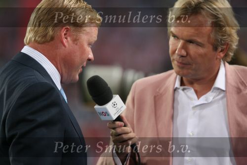 Eindhoven, 12 September 2006 Eerste wedstrijd ChampionsLeague Seizoen 2006/2007 eindstand 0-0
NOS-verslaggever Tom Egbers in gesprek met PSV-trainer Ronald Koeman