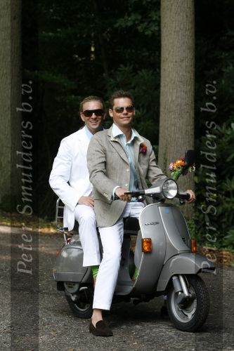 Ulvenhout 12 augustus 2006
Tom Sebastian en Bas trouwen. op vespa scooter