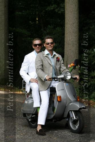 Ulvenhout 12 augustus 2006
Tom Sebastian en Bas trouwen. op vespa scooter