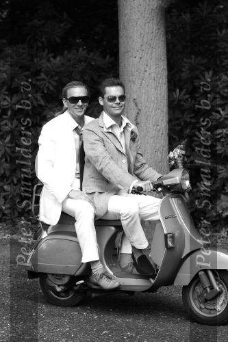 Ulvenhout 12 augustus 2006
Tom Sebastian en Bas trouwen. op vespa scooter