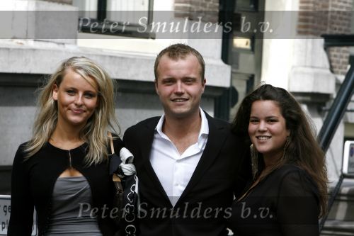 Amsterdam 2 september 2006
Tjeerd Oosterhuis en Edsilia Rombley trouwen in de Rode hoed.
Tony Berkt jr met vriendin en zus Vanessa