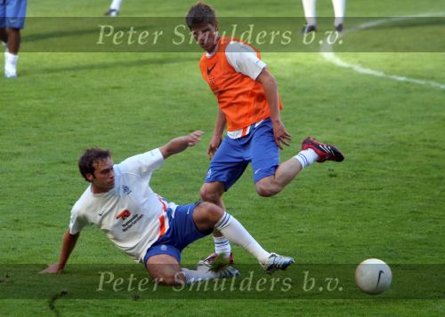 Eindhoven, 4 September 2006
Traing Nederlands elftal voor de wedstrijd tegen Wit Rusland a.s. woensdag.
Klaas Jan Huntelaar contra Joris Matijssen